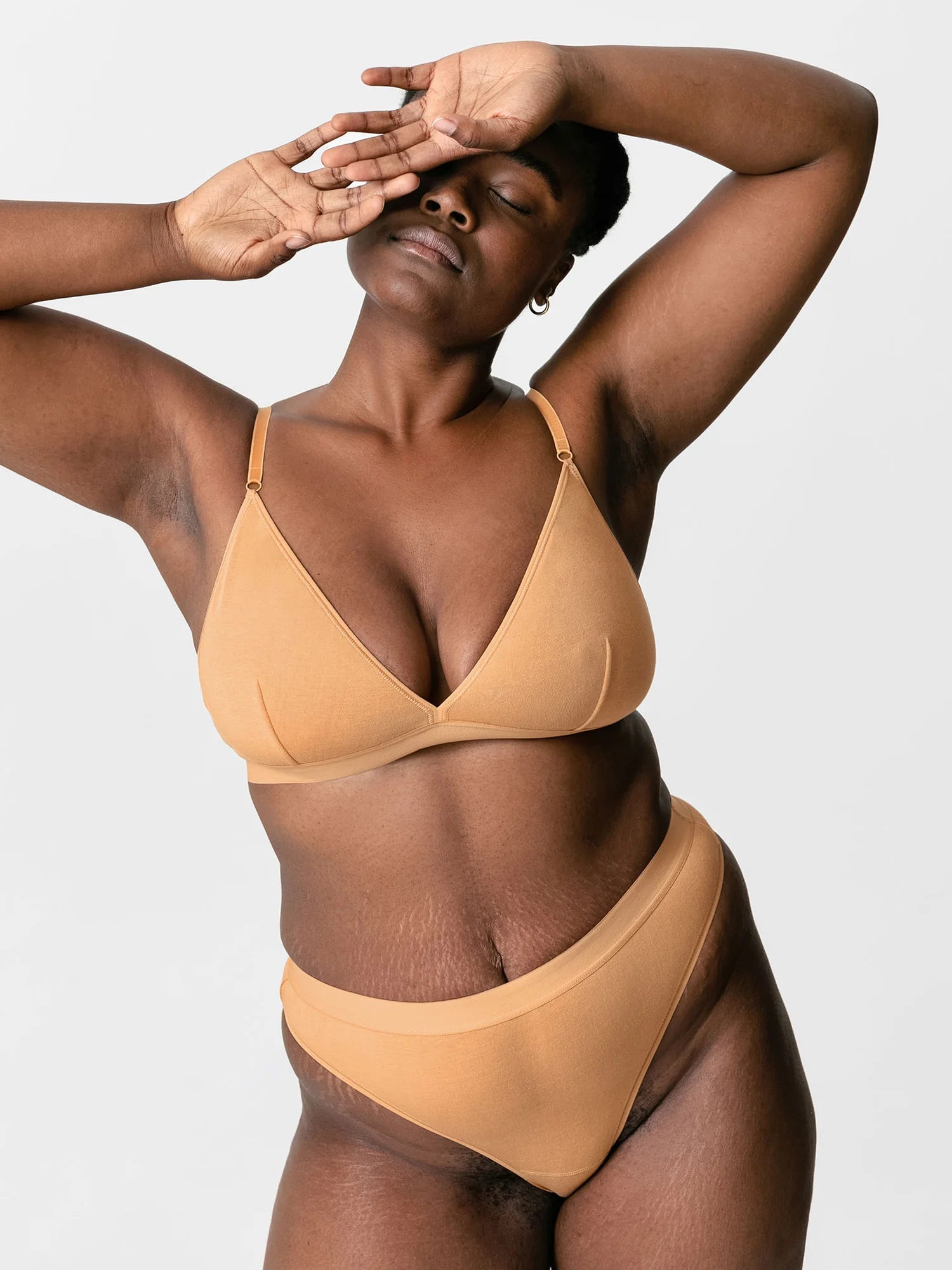 Unser Model Helen ist 1,80 m groß und trägt Marie in der Größe 38