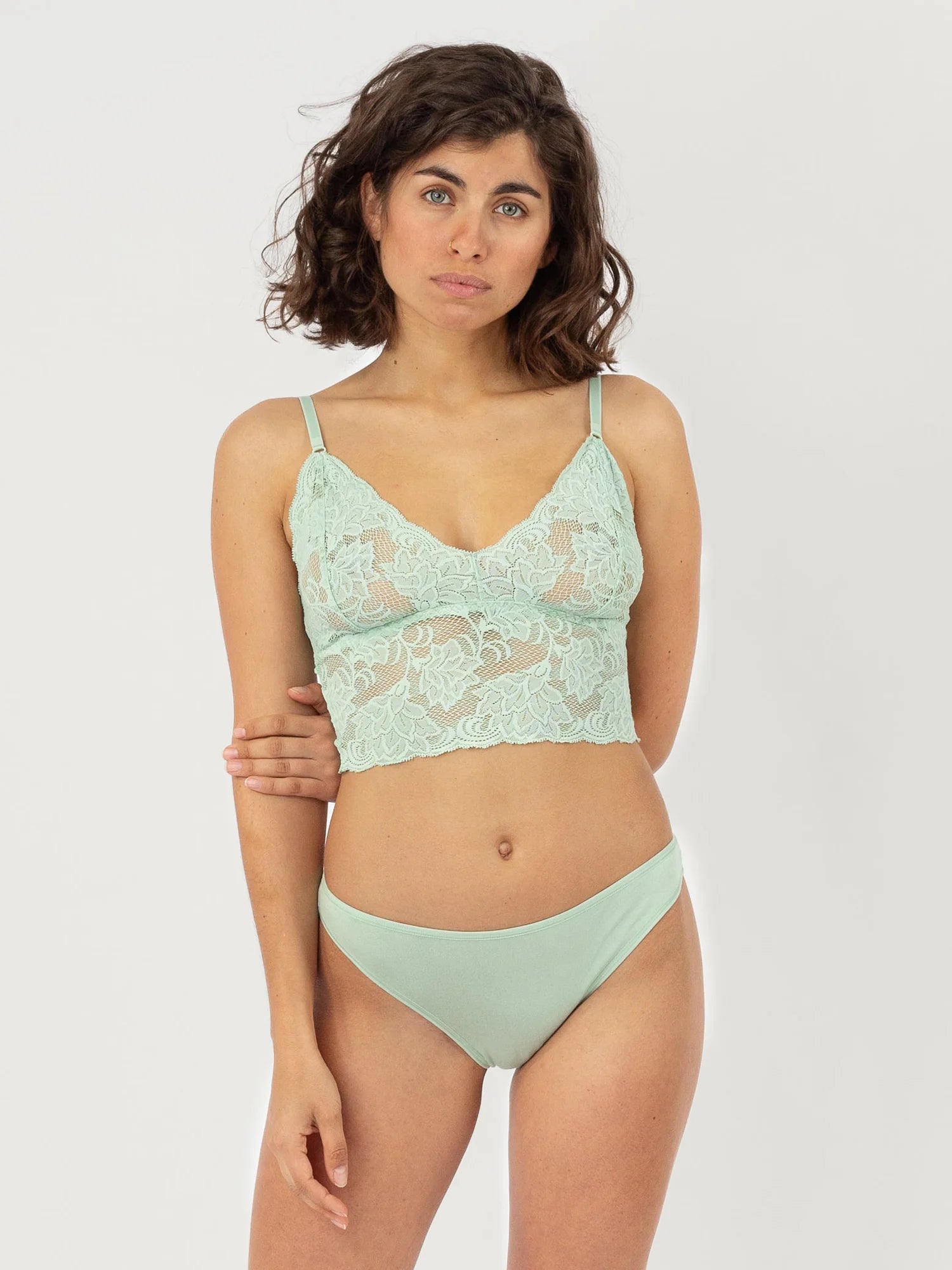 Unser Model Mäggi hat die Größe 75B und trägt Größe 38