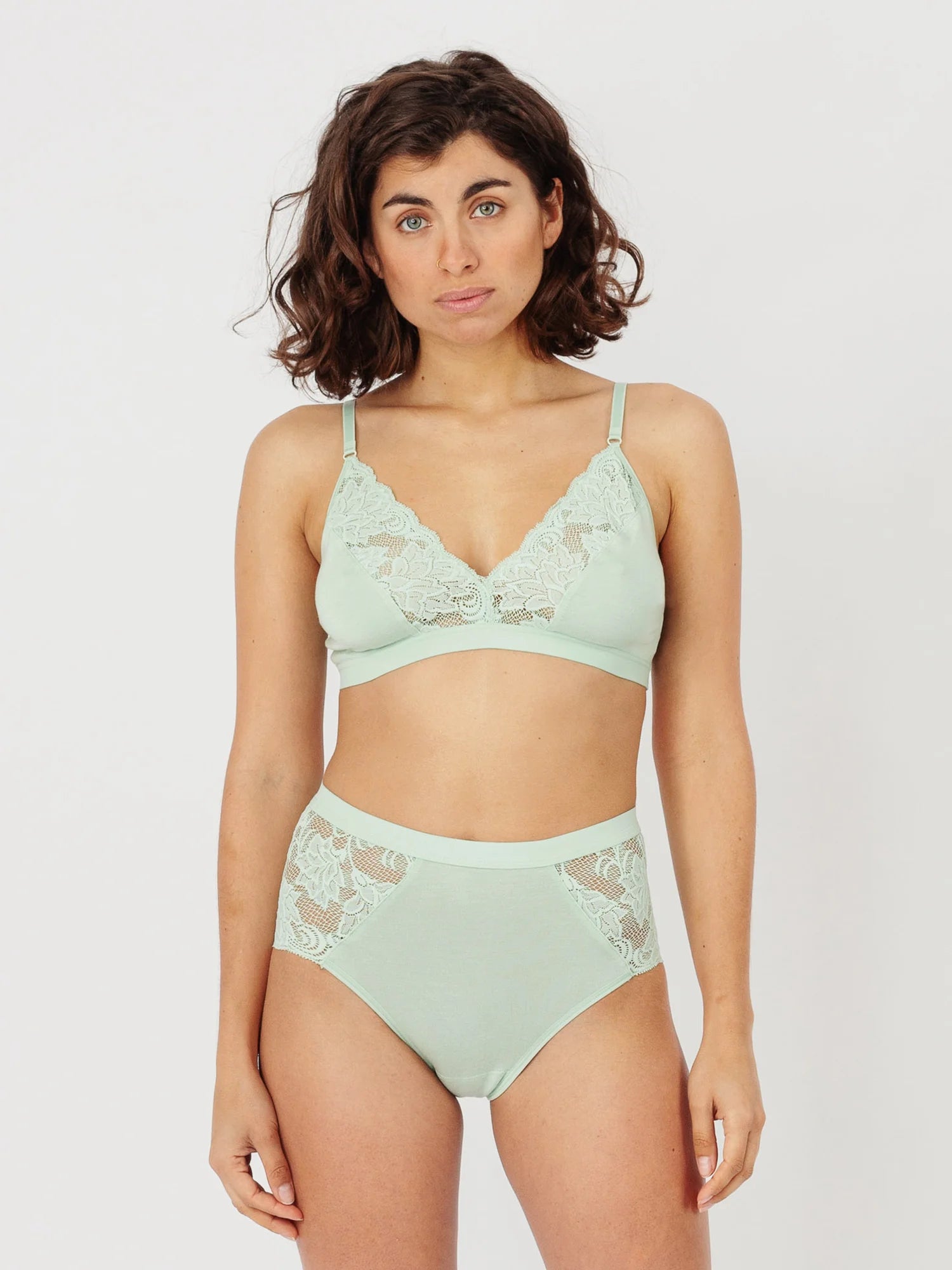 TENCEL™ Modal Micro und Spitze aus teilw. recyceltem Polaymid