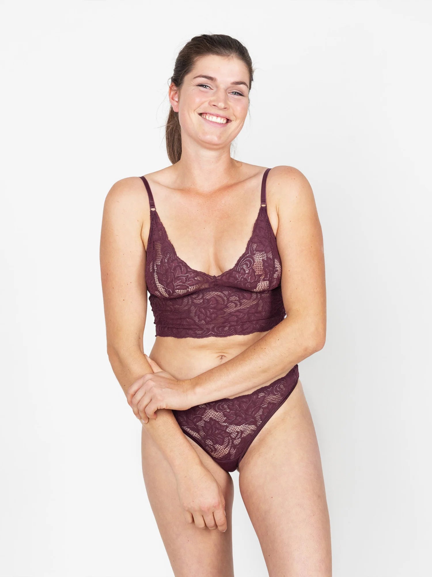 Unser Model Mäggi hat die Größe 75B und trägt Größe 38