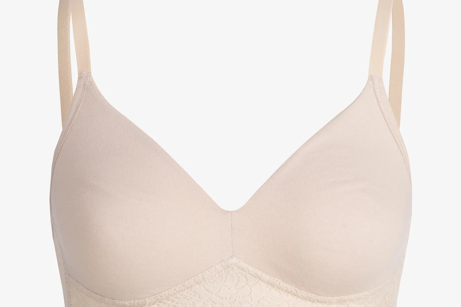 Unser Model Zoe ist 1,67 m groß und trägt Elisabeth in cappuccino in der Größe 75D