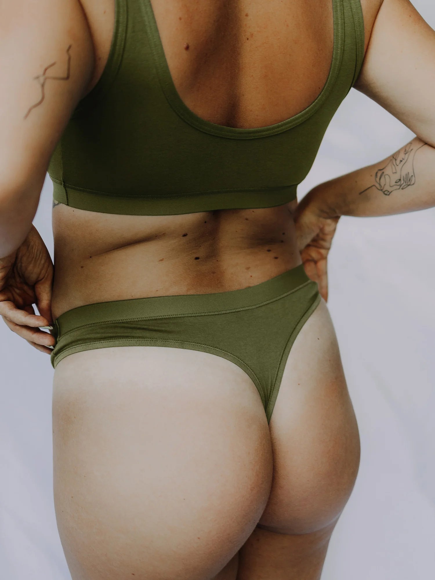 Unser Model Sandra ist 1,70 m groß und trägt Antje in weiß in der Größe 38
