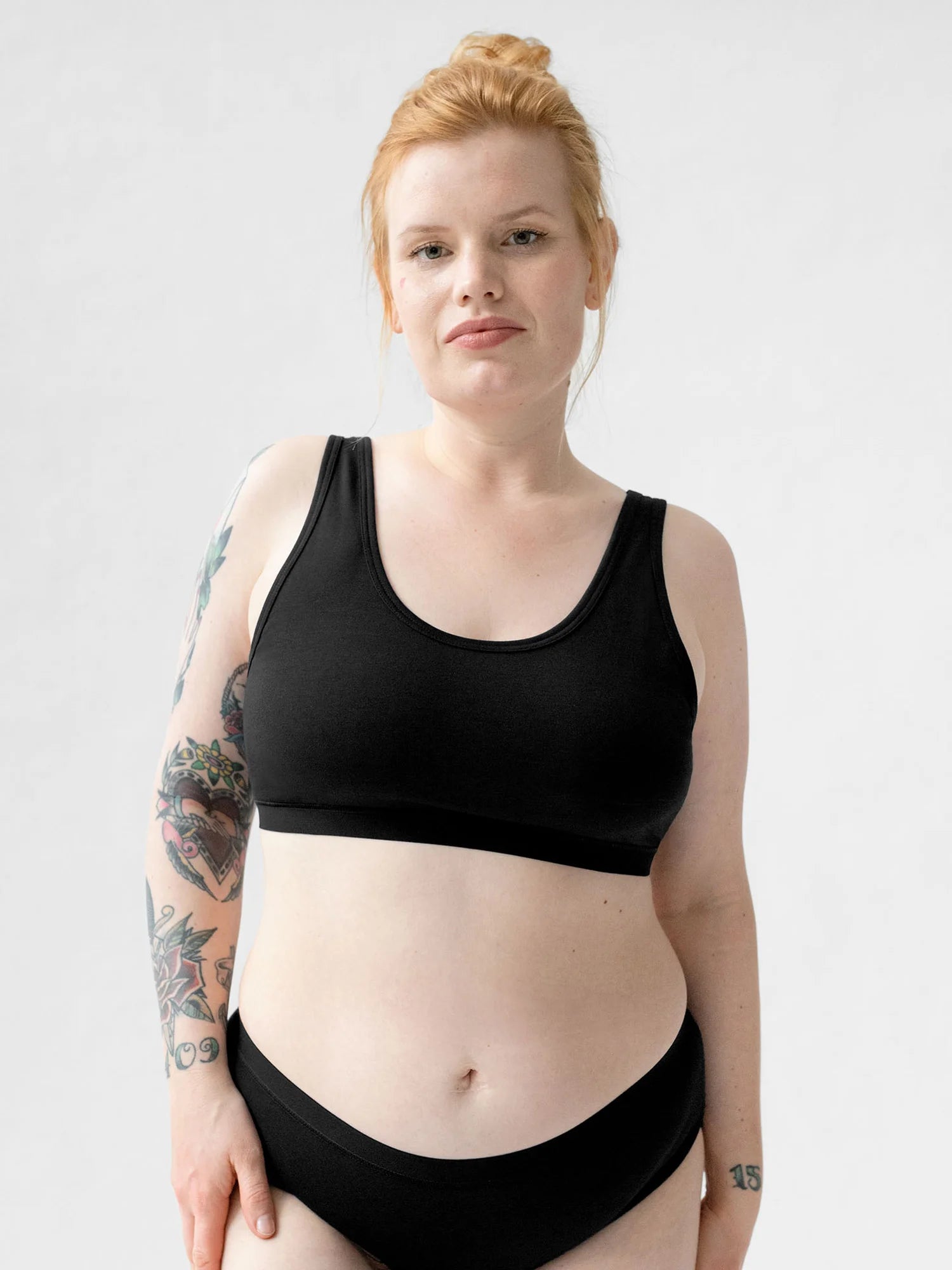 Unser Model Sandra ist 1,70 m groß und trägt Vera in weiß in der Größe 38