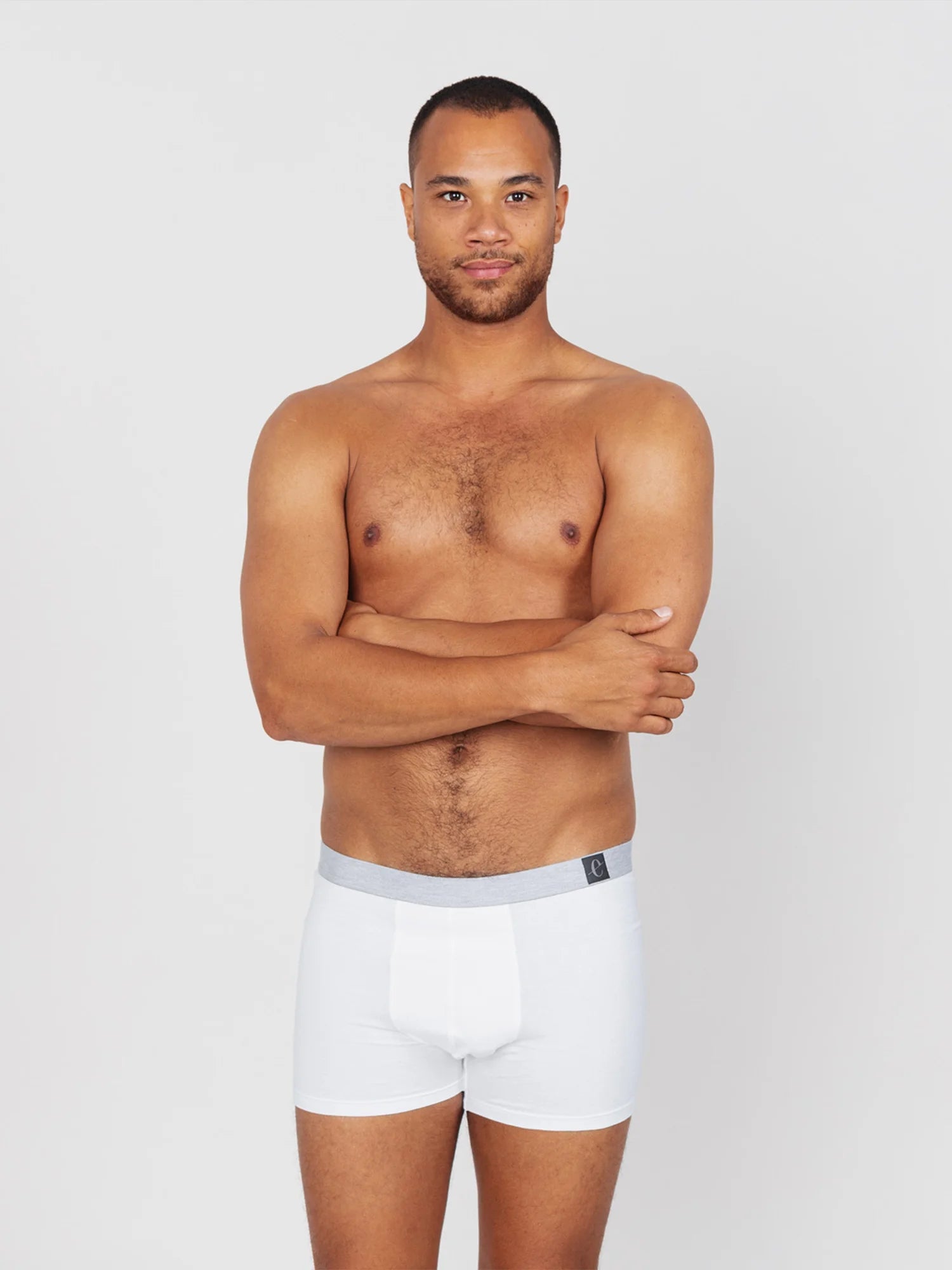 Unser Model Chris ist 1,86 m groß und trägt eine Größe L