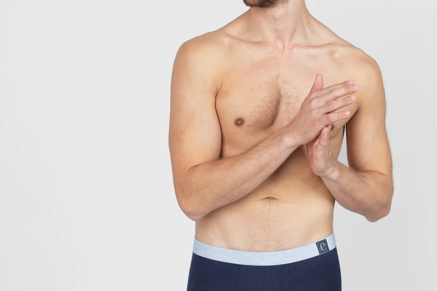 Unser Model Chris ist 1,86 m groß und trägt eine Größe L