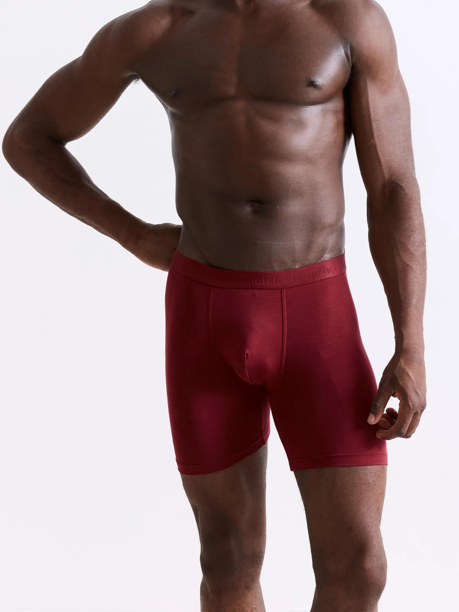 Unser Model ist 1,89 m groß und trägt Größe L