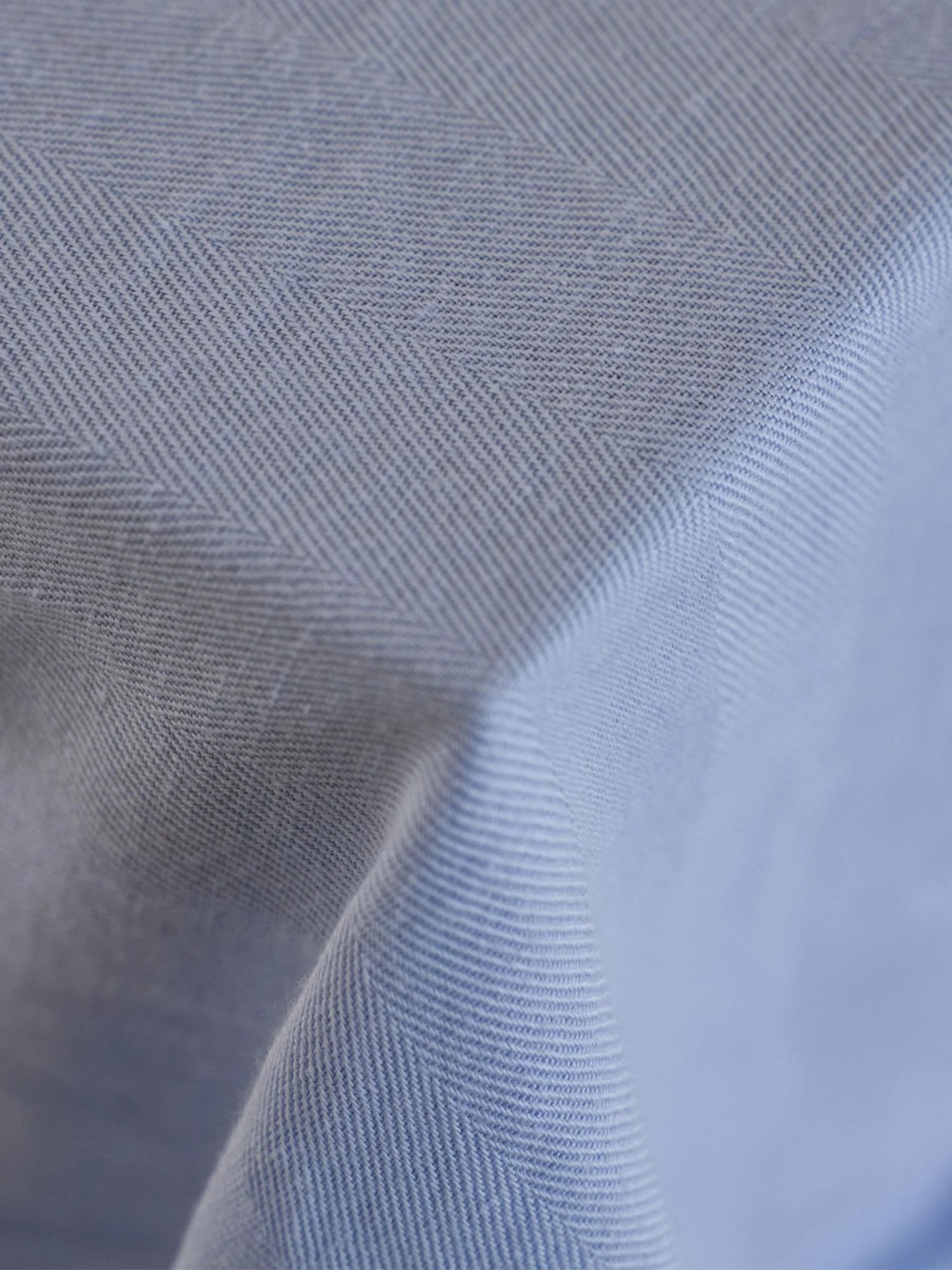 Passt optimal auf Tische mit 80-100cm Breite
