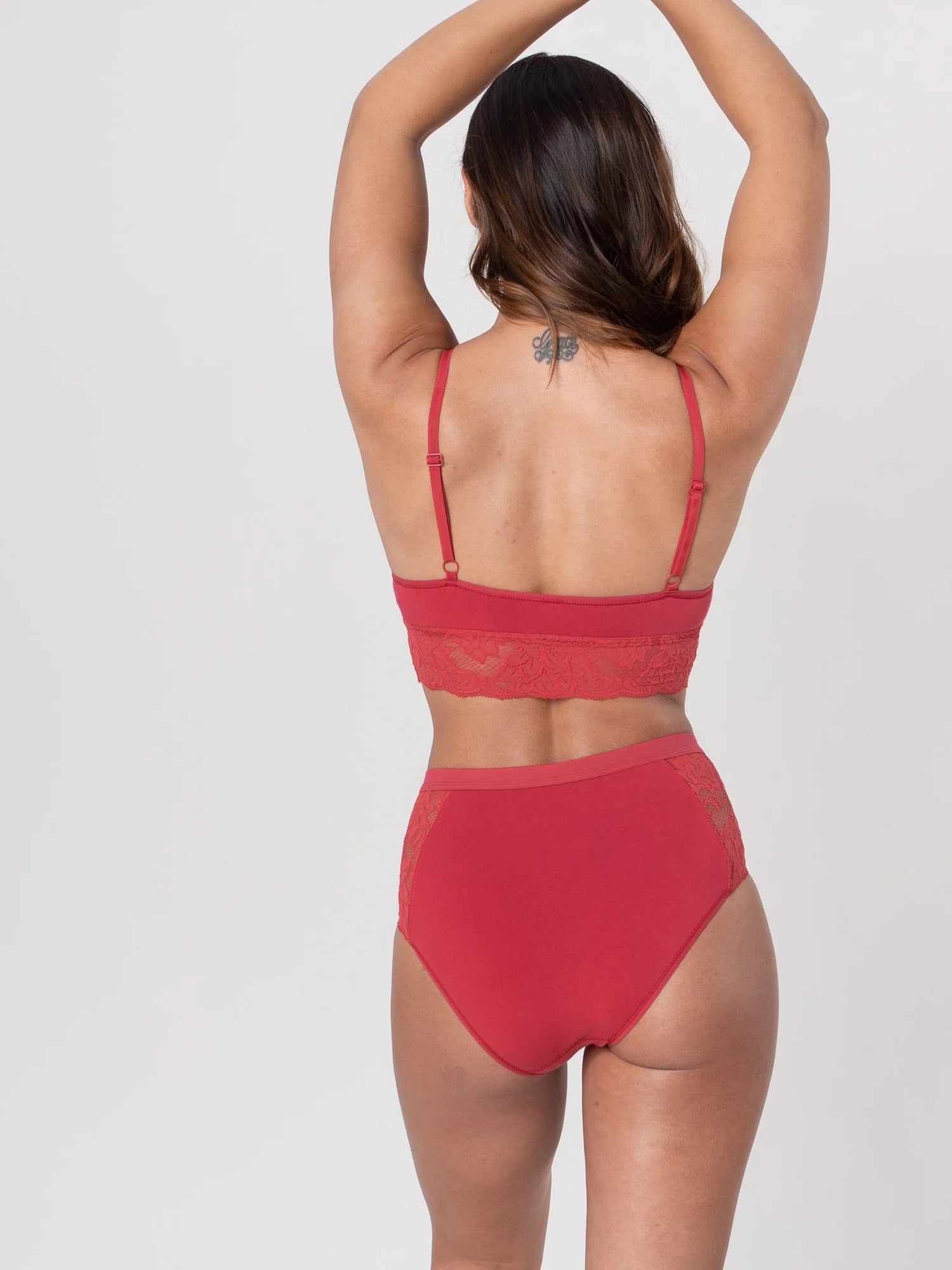 TENCEL™ Modal Micro und Spitze aus teilw. recyceltem Polaymid