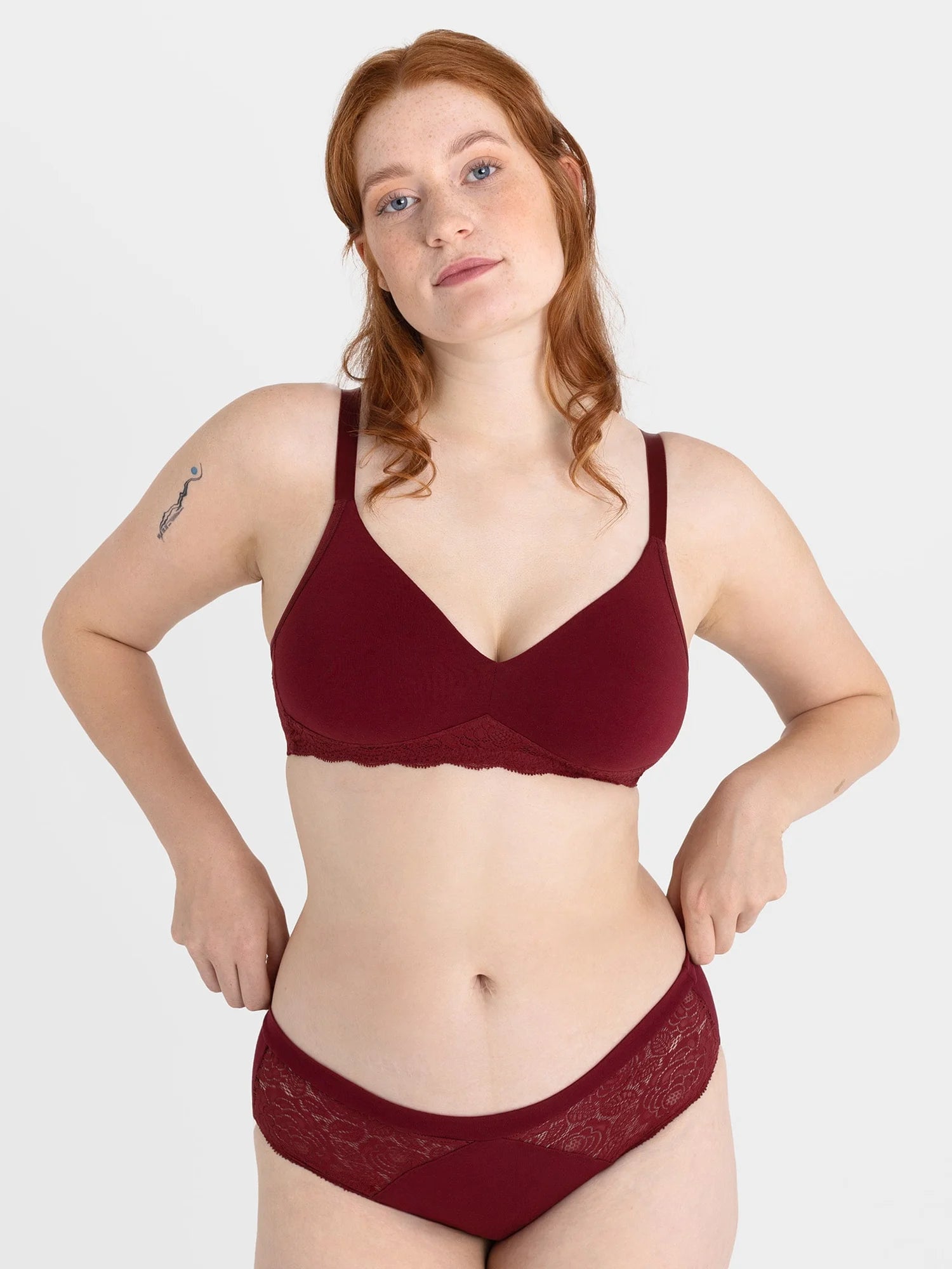 Unser Model Zoe ist 1,67 m groß und trägt Elisabeth in cappuccino in der Größe 75D
