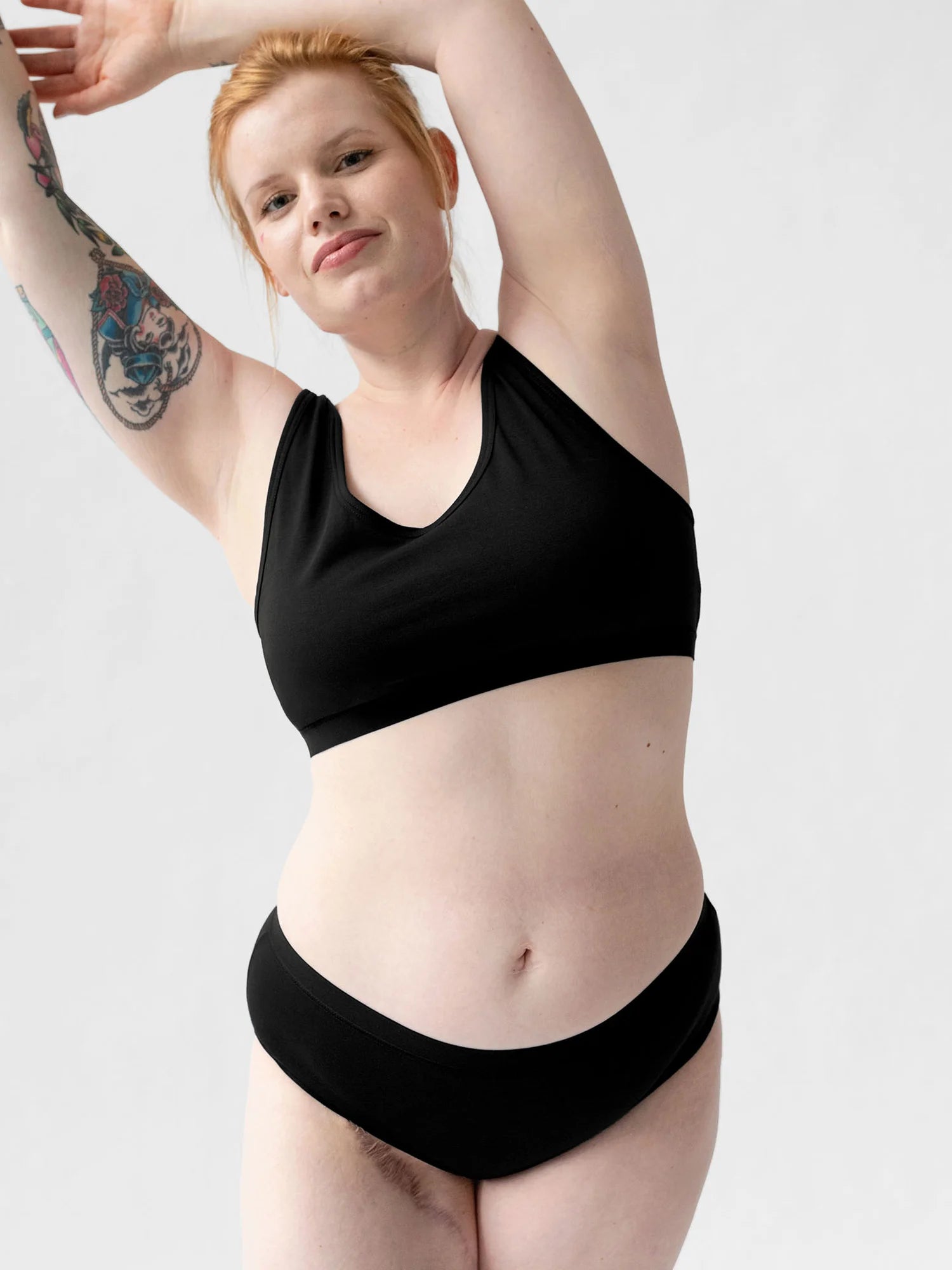 Unser Model Sandra ist 1,70 m groß und trägt Carla in weiß in der Größe 38