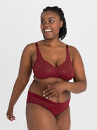 Unser Model Zoe ist 1,67 m groß und trägt Paula in cappuccino in der Größe 75D