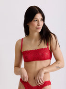 Unsere Models tragen das Dreamy Lace Briefs in Größe 42 bzw. 36.