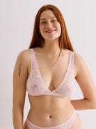 Unsere Models tragen den Dreamy Plunge BH in Größe 42 bzw. 36.