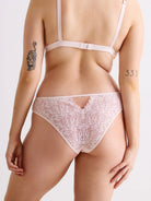 Unsere Models tragen den Dreamy Lace Slip in Größe 42 bzw. 36.