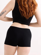Unser Model ist 170cm groß und trägt Gr. M.