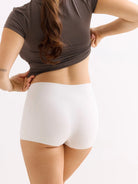 Unser Model ist 170cm groß und trägt Gr. M.