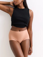 Unser Model ist 170cm groß und trägt Gr. M.