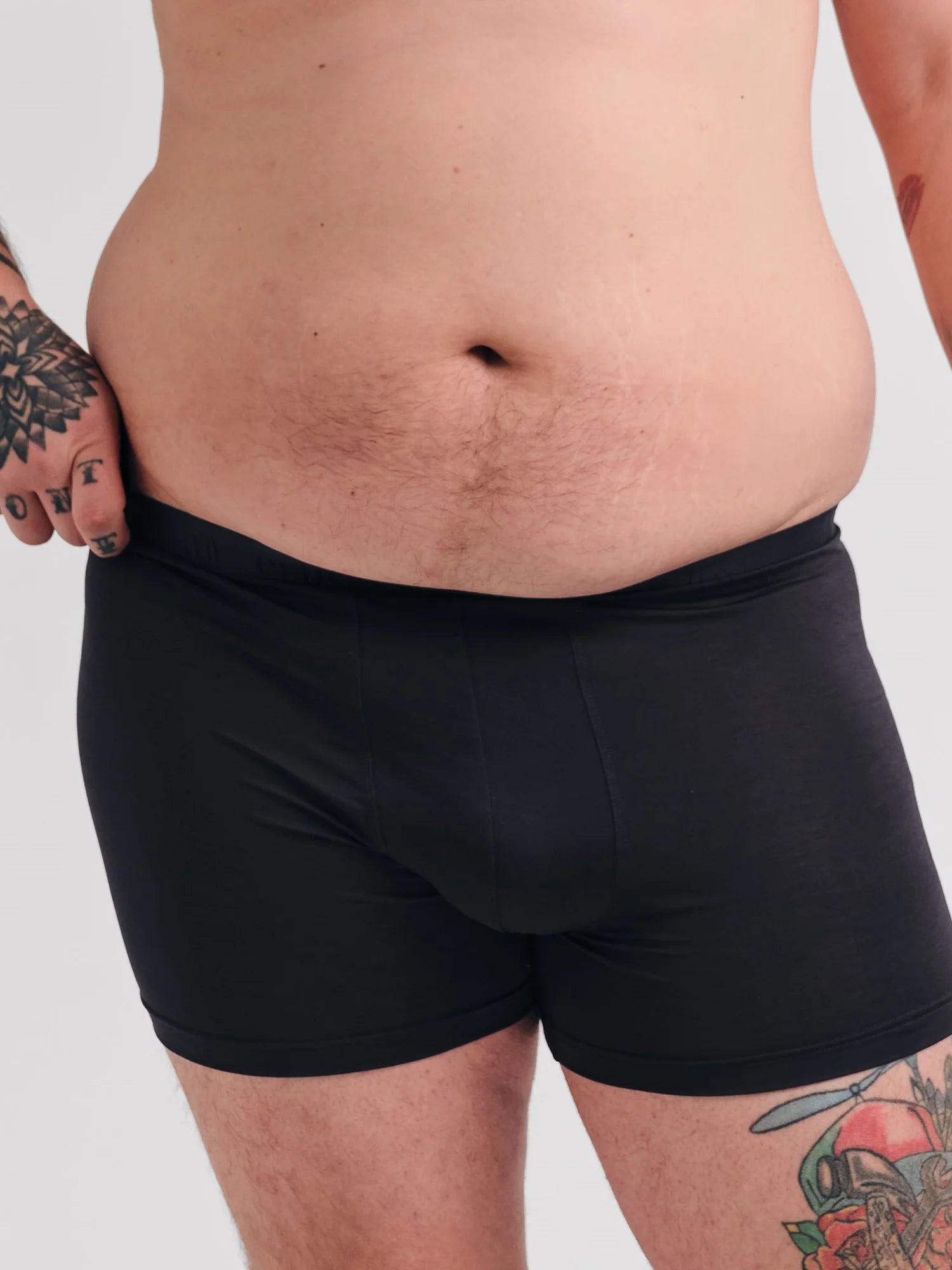 Unser Model ist 1,89 m groß und trägt Größe L