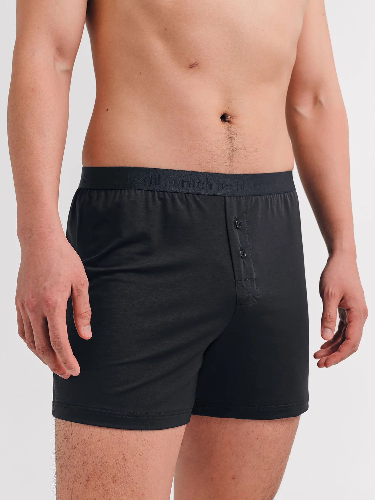 Unser Model ist 1,89 m groß und trägt Größe L