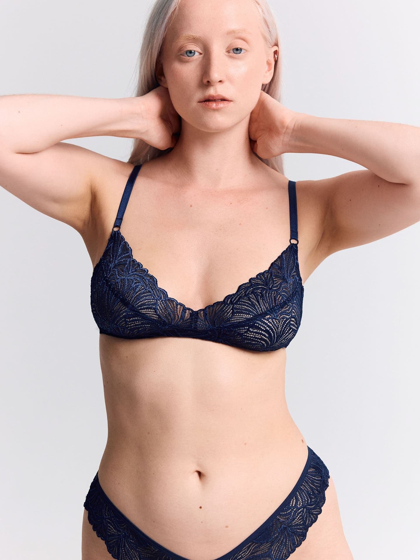 Fluid Lace Bügelloser BH mitternachtblau 38
