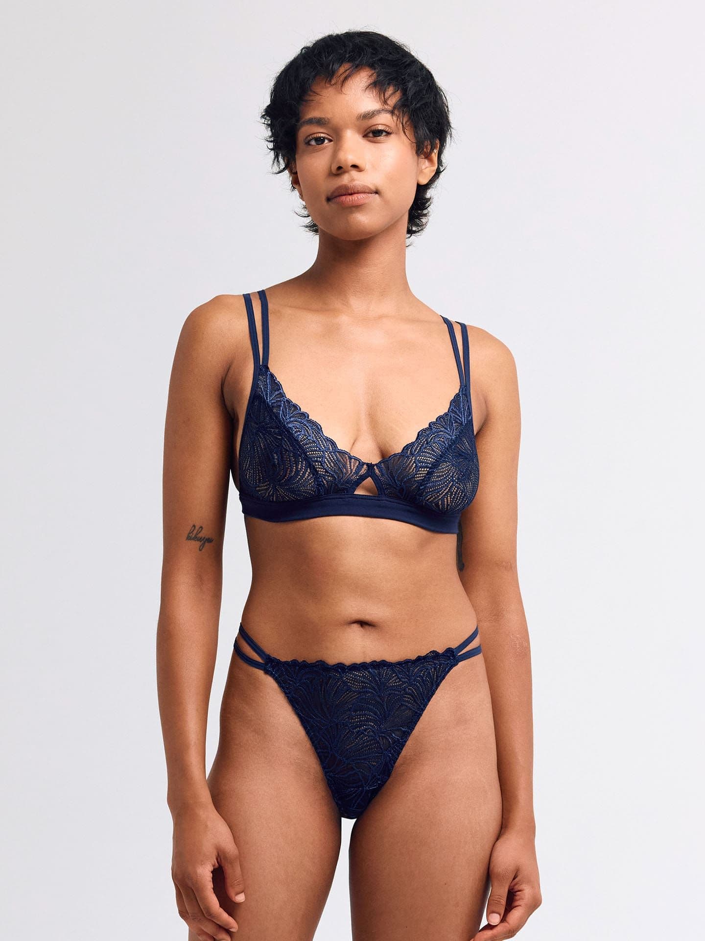Fluid Lace String mitternachtblau 38