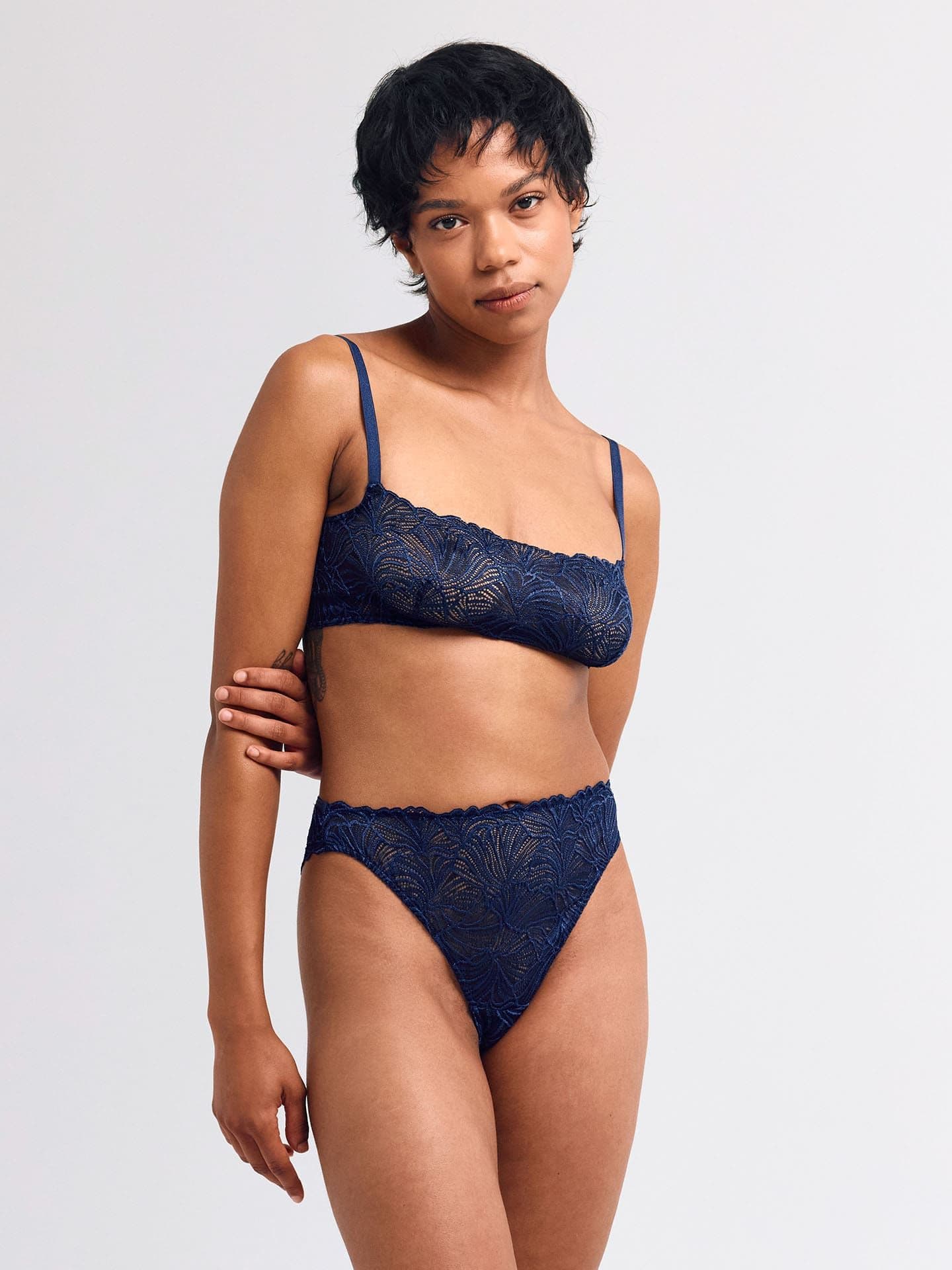 Fluid Lace Highwaist Brazil String mitternachtblau 38