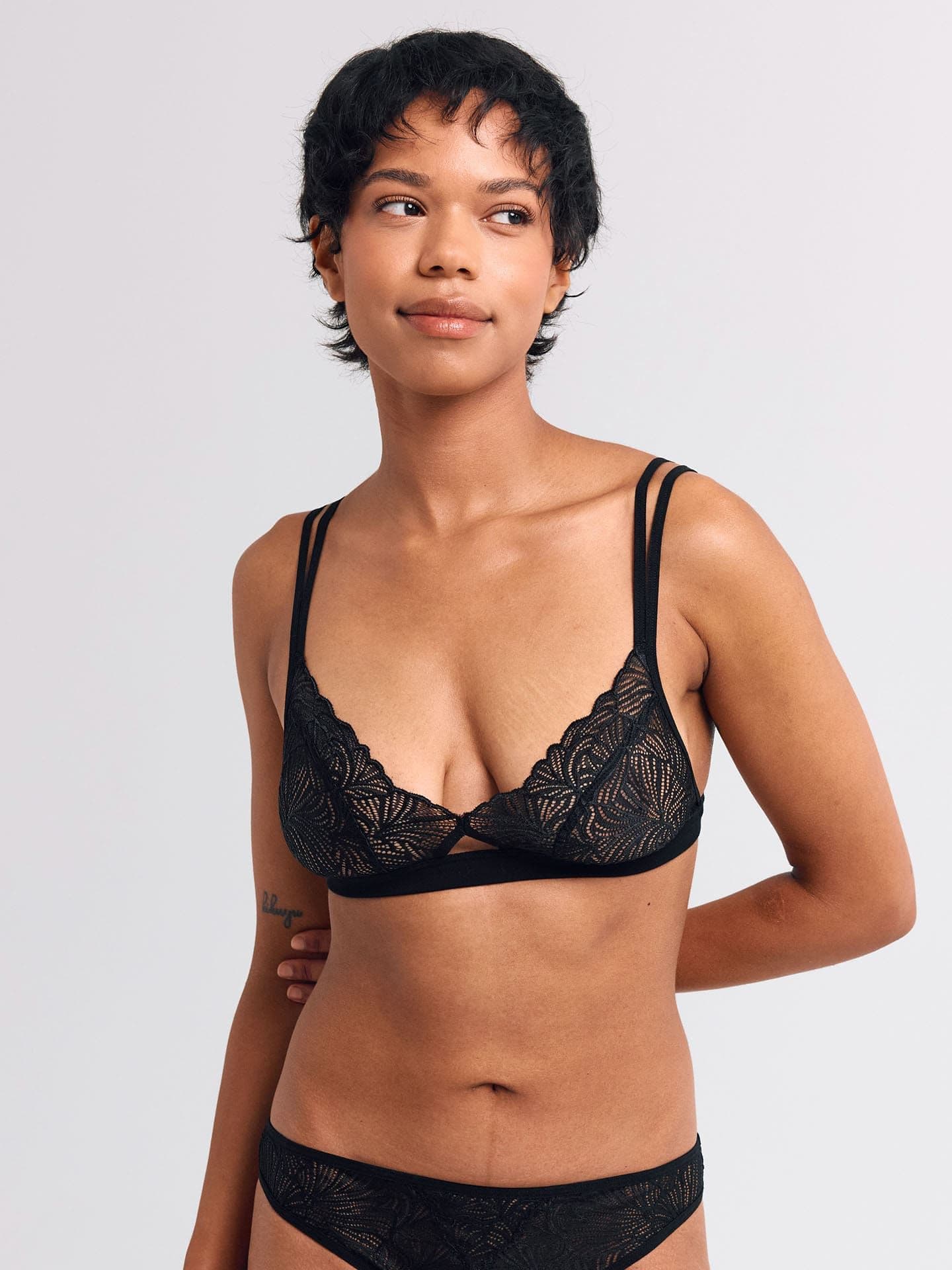 Fluid Lace Cut-Out Bralette schwarz 38