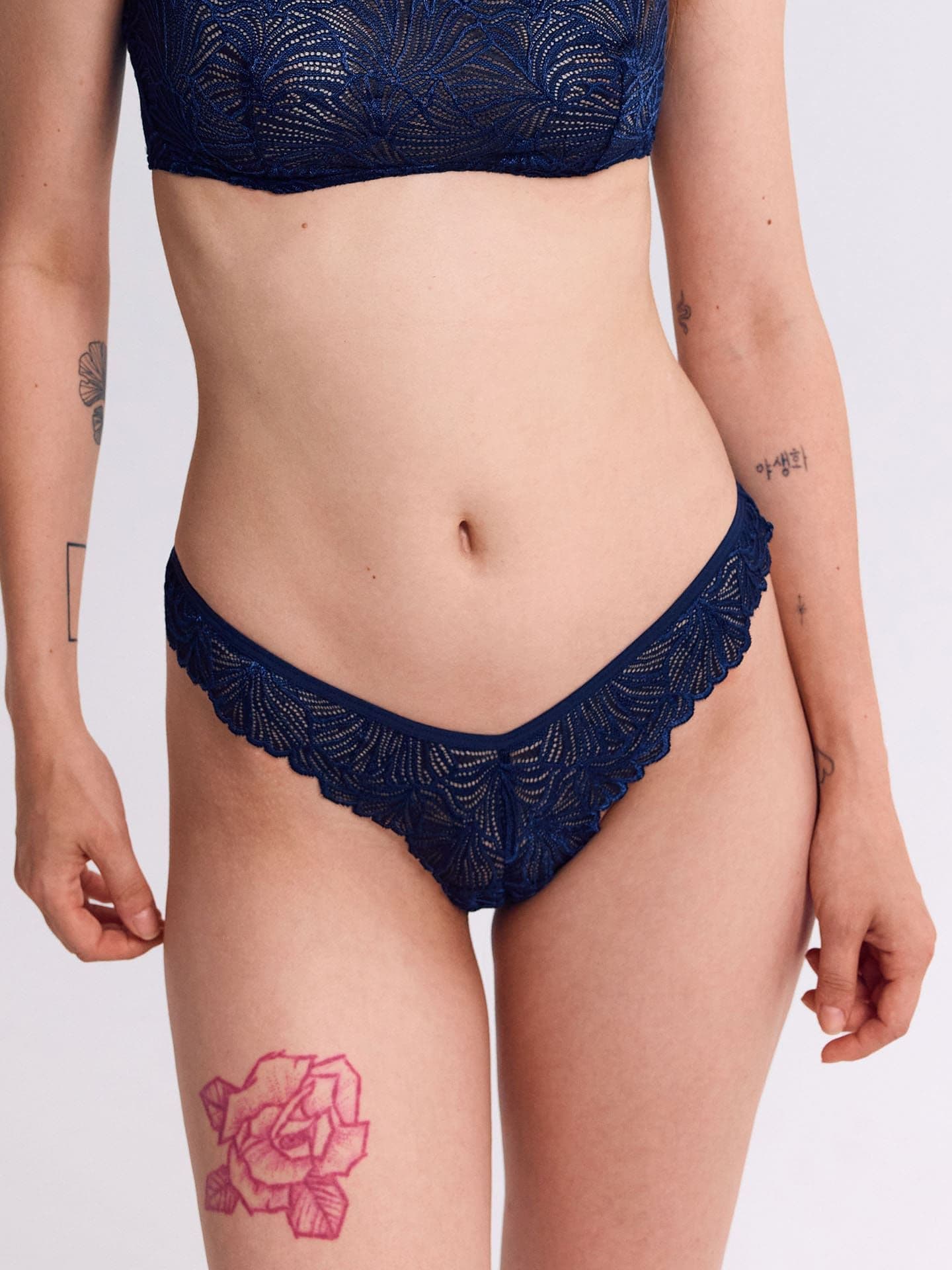 Fluid Lace Brazil String mitternachtblau 38