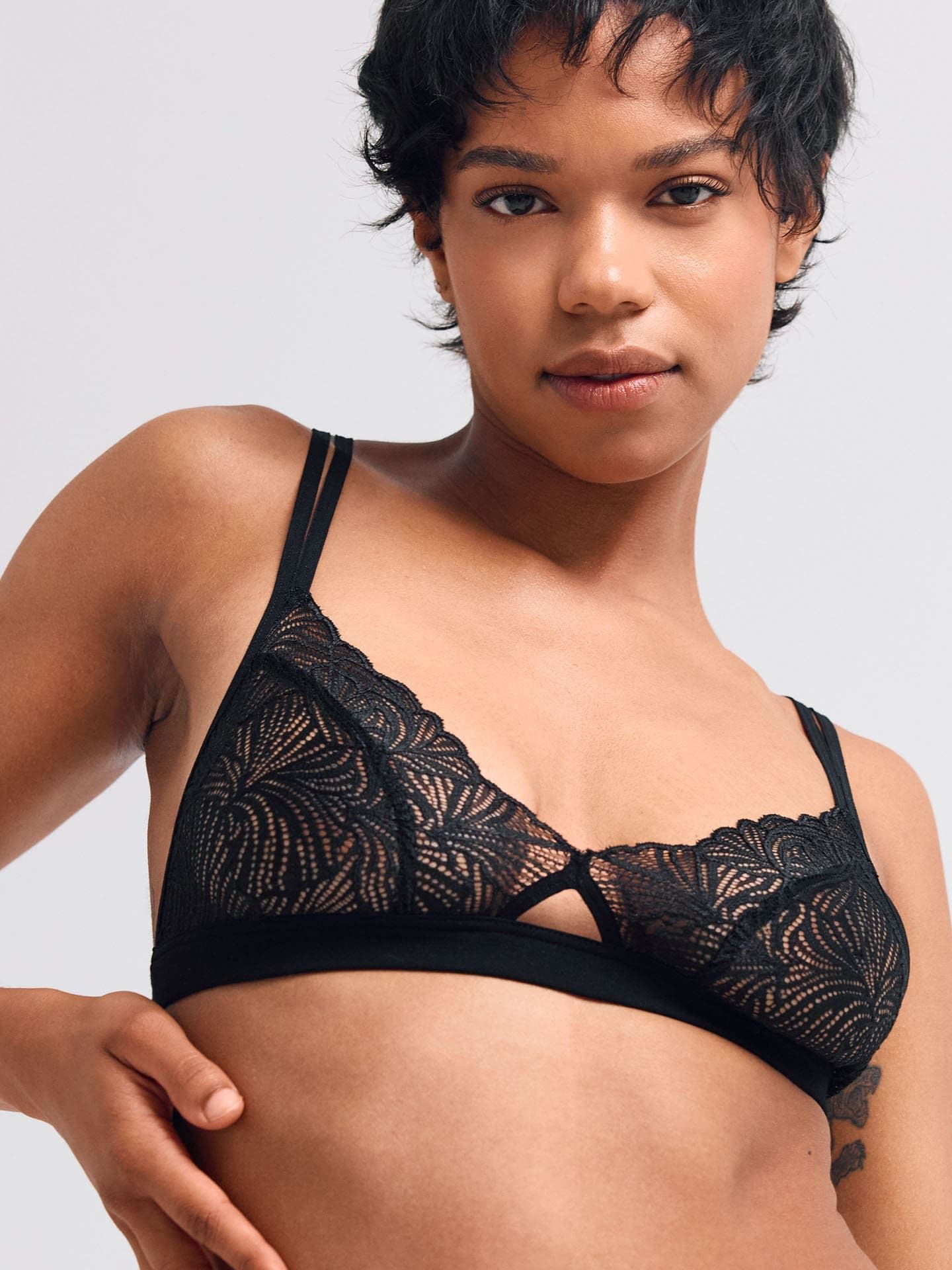 Fluid Lace Cut-Out Bralette schwarz 38
