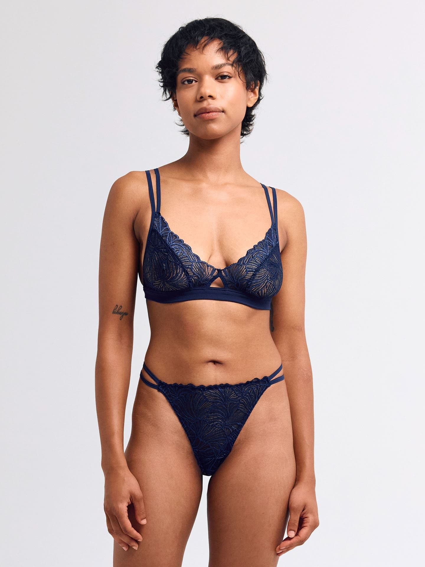 Fluid Lace Cut-Out Bralette mitternachtblau 40