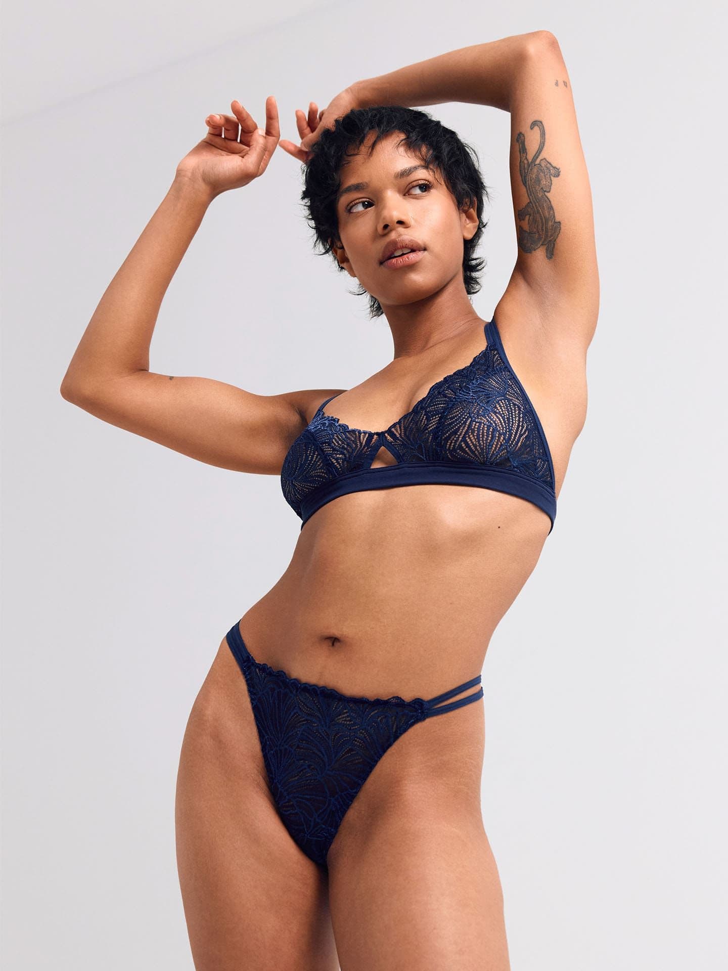 Fluid Lace String mitternachtblau 38