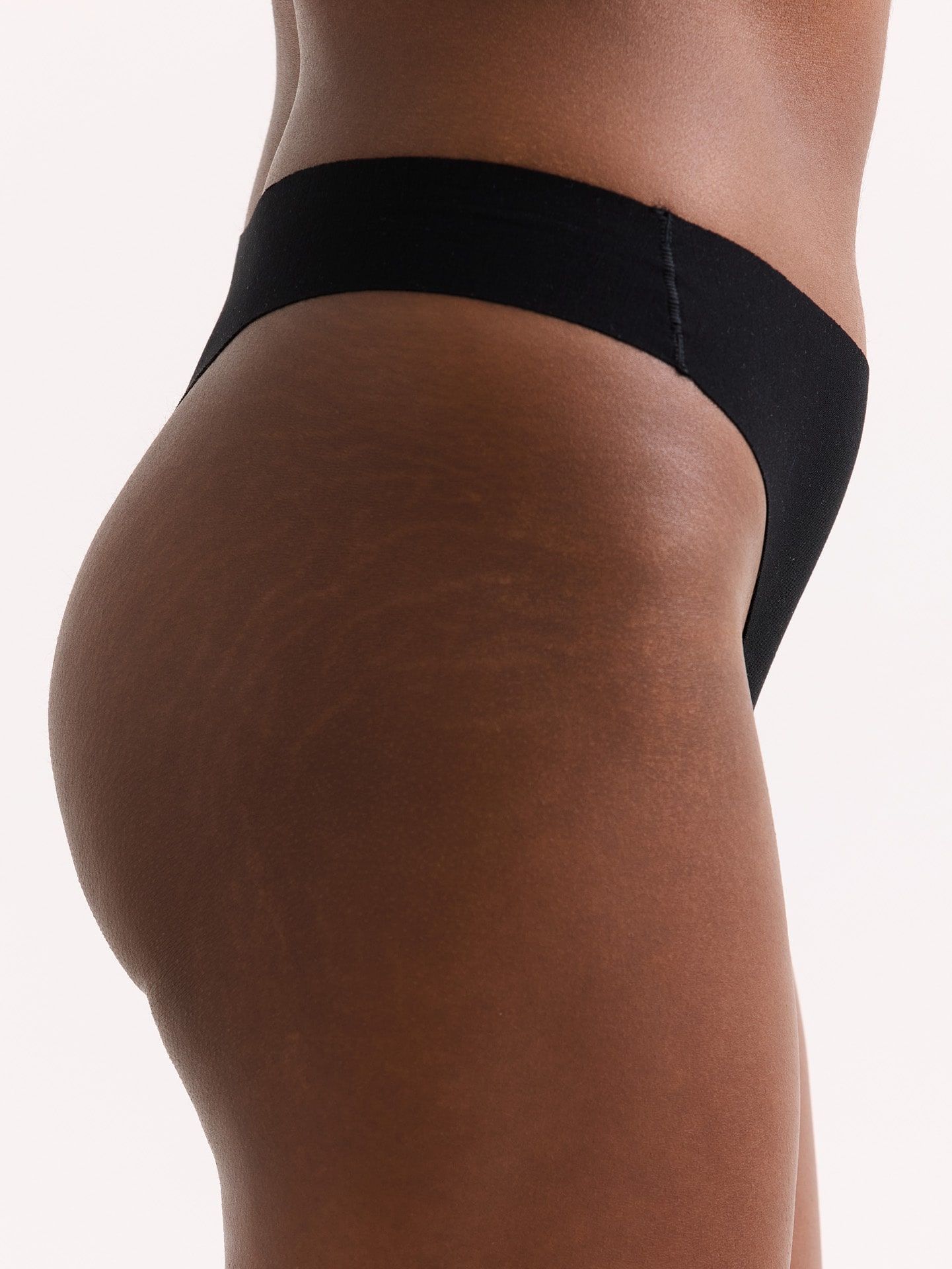 Light Touch Thong black M