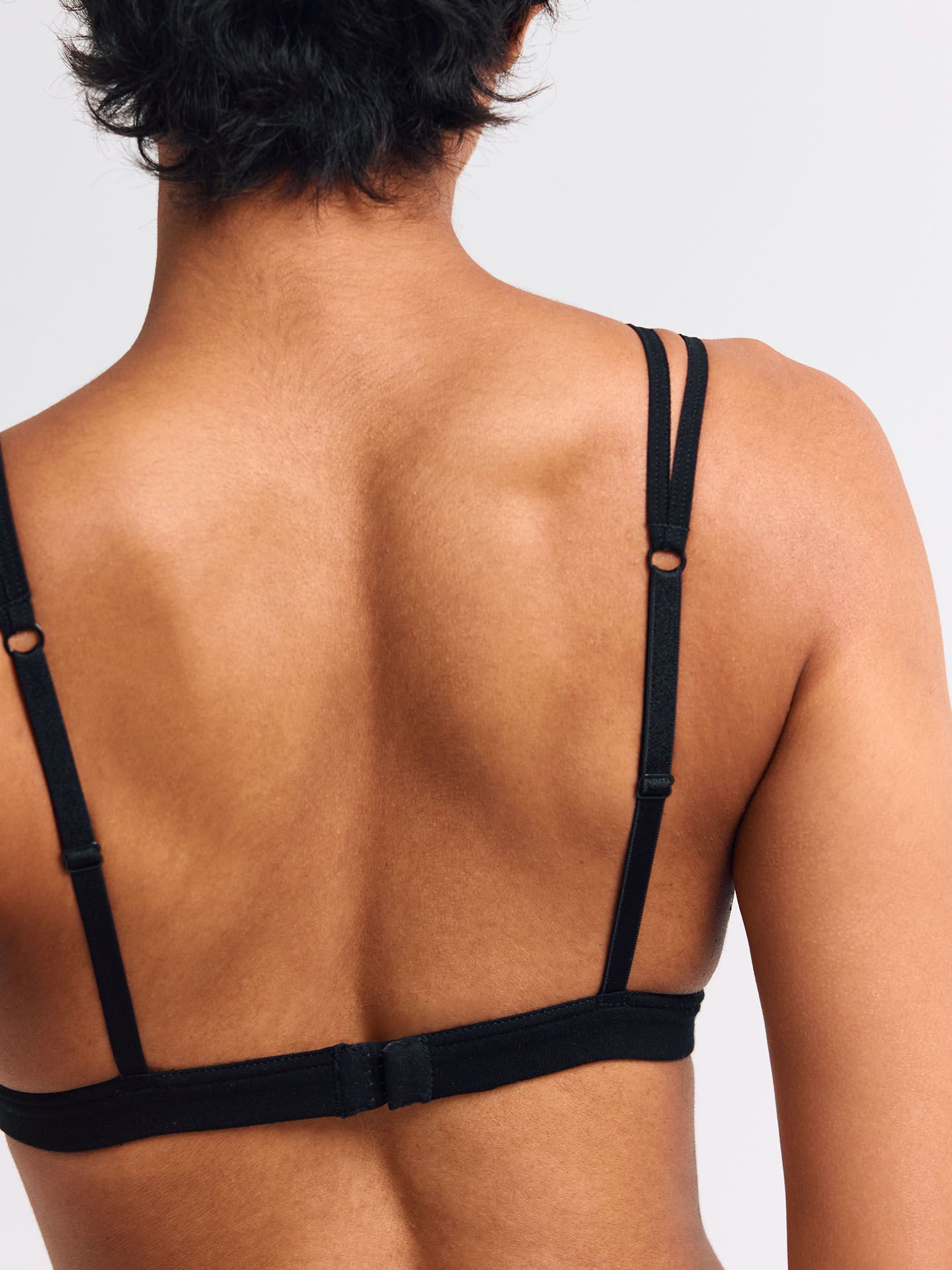 Fluid Lace Cut-Out Bralette schwarz 38