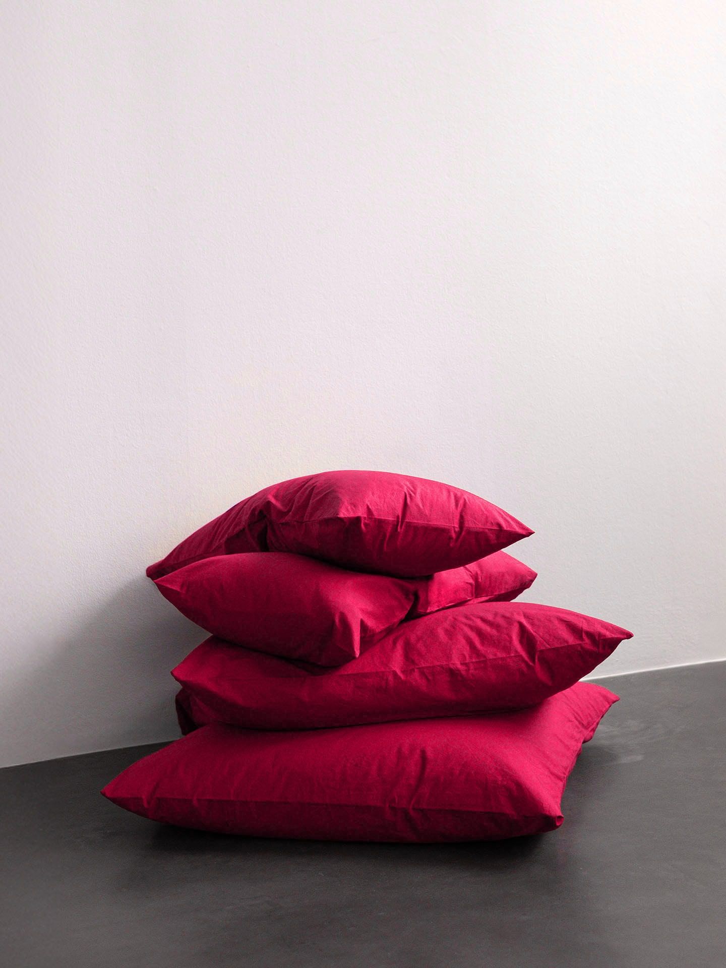 Fred pillowcase hot pink 80x80