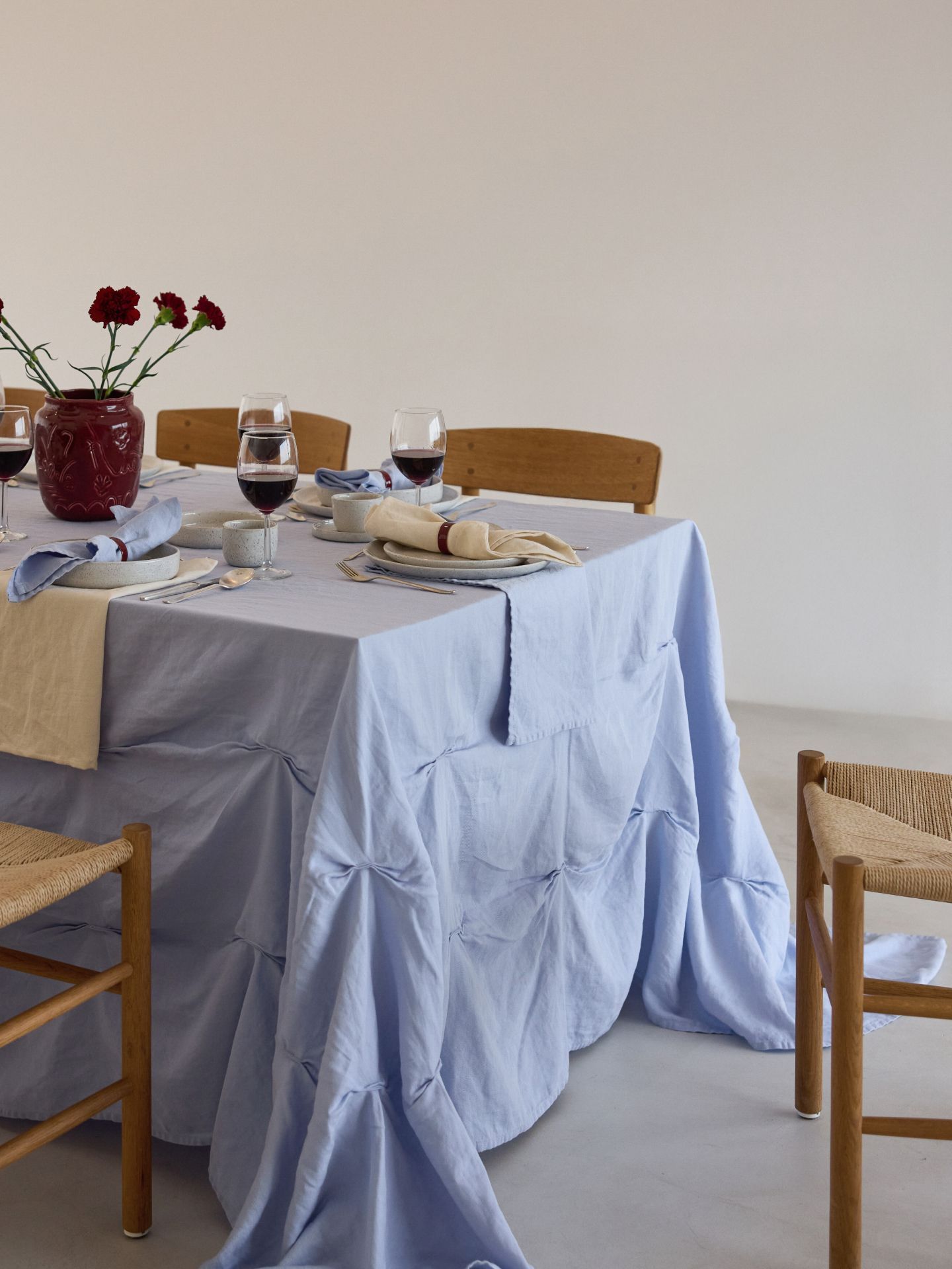 onomao x erlich textil Drapierte Tischdecke zartblau 2