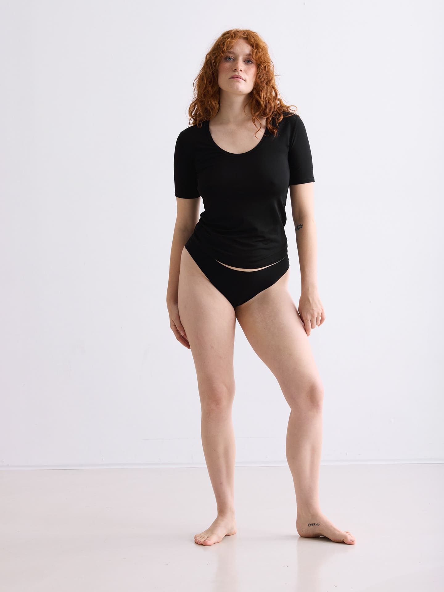 Light Touch tiefausgeschnittenes T-Shirt schwarz 1