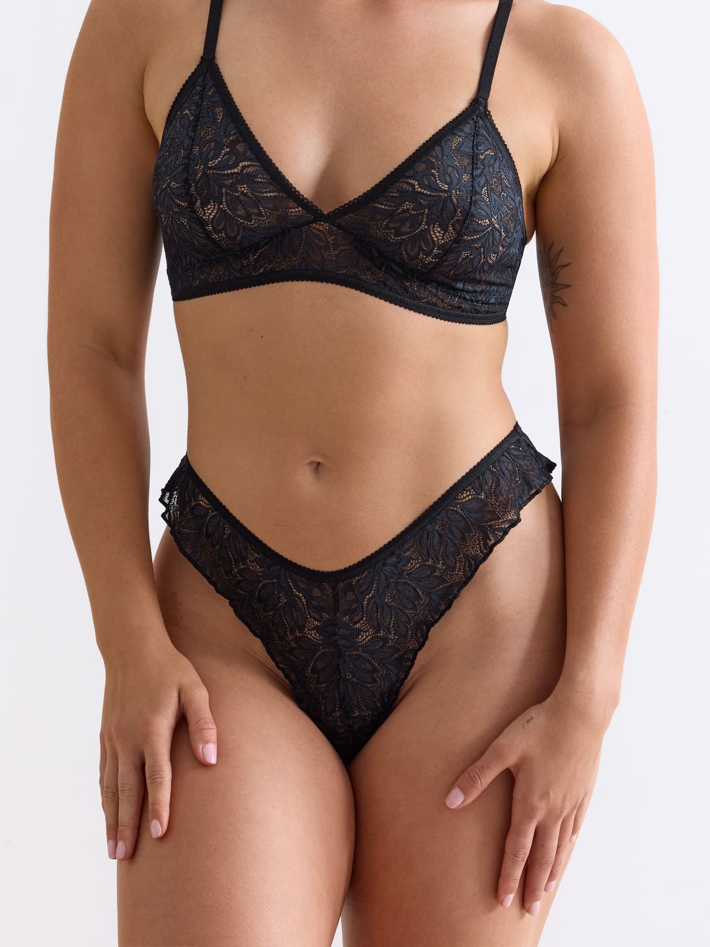 Iconic Lace Brazil String schatten schwarz 4