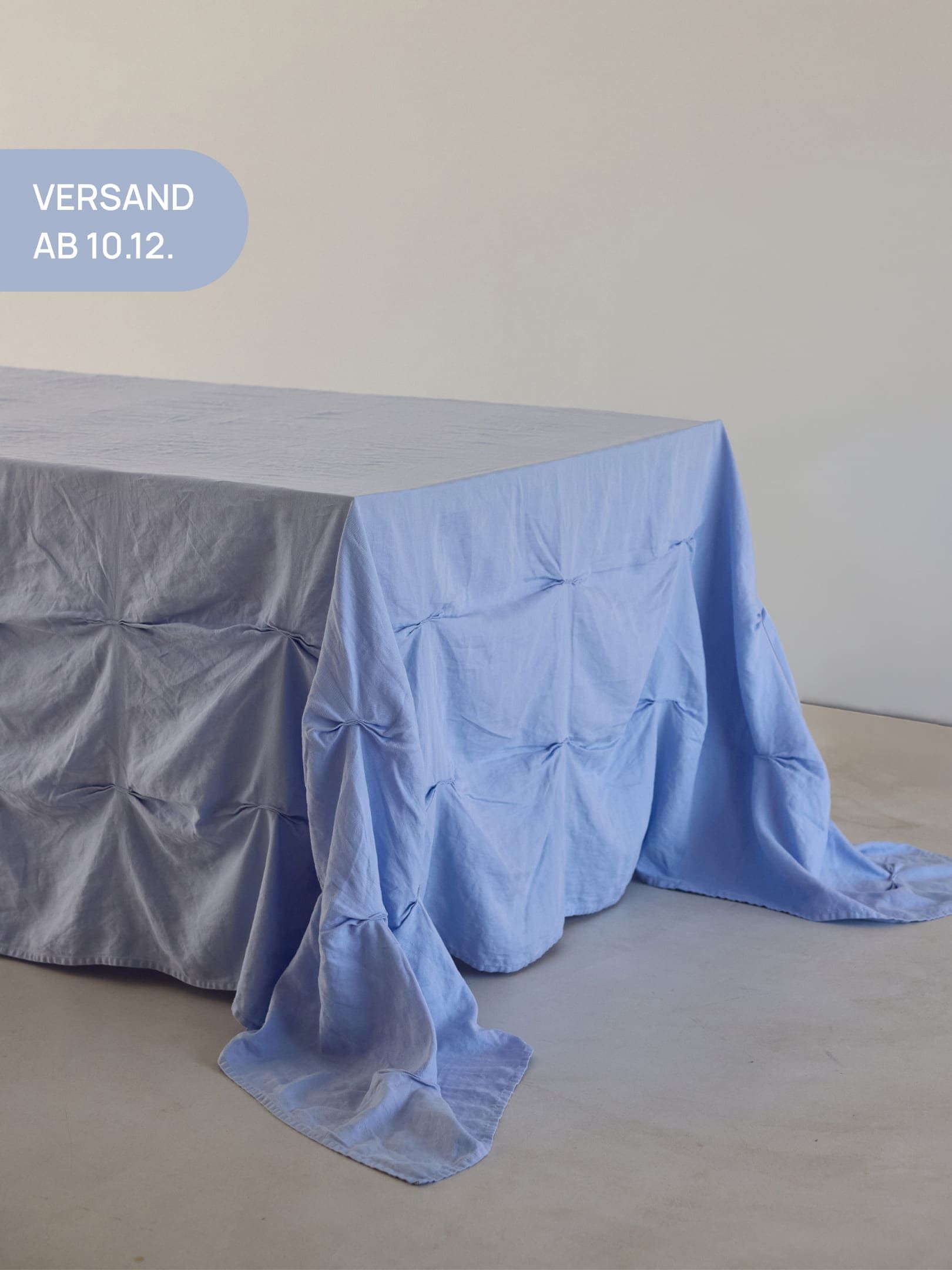onomao x erlich textil Drapierte Tischdecke zartblau 1
