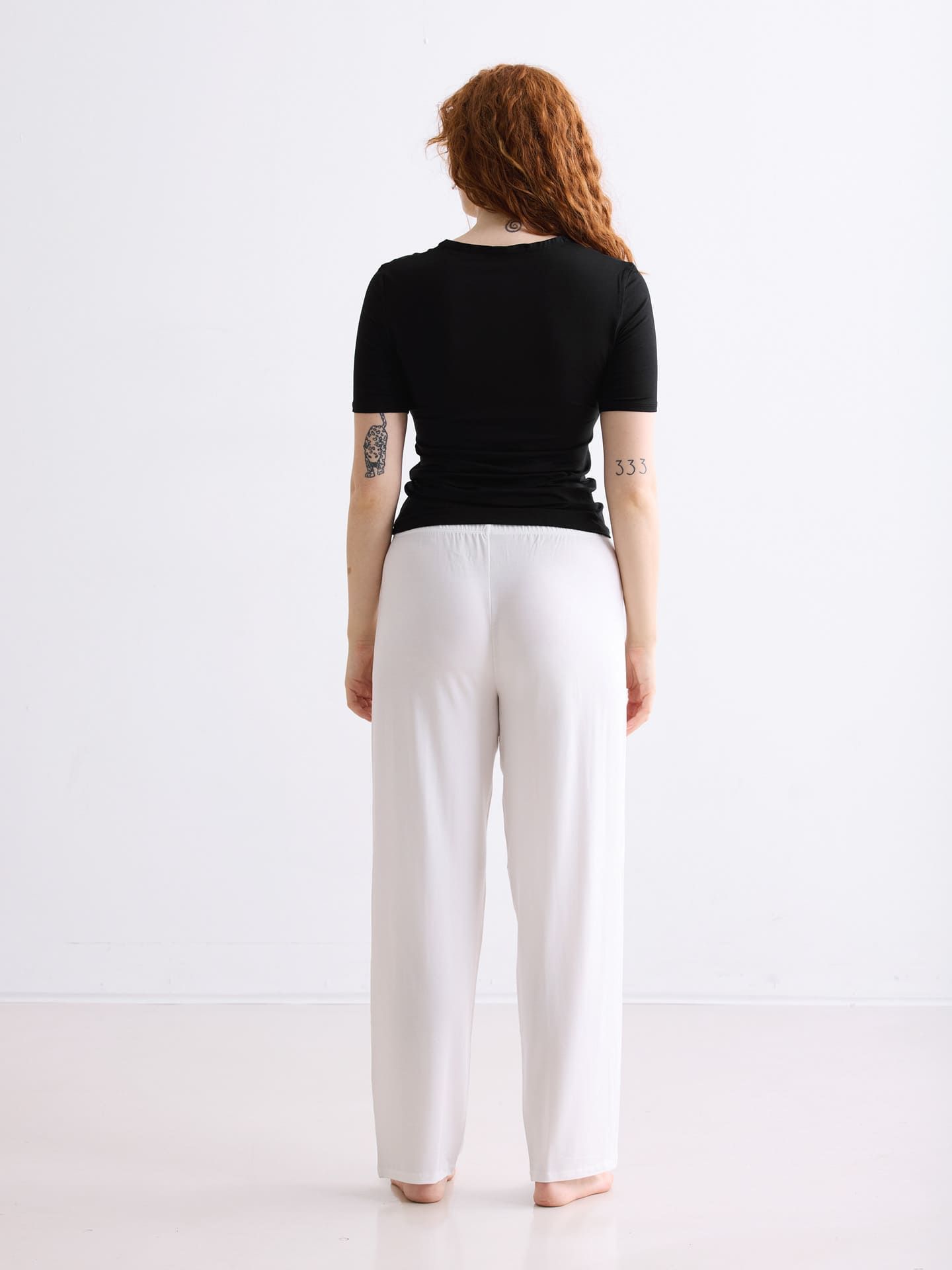 Light Touch tiefausgeschnittenes T-Shirt schwarz 4