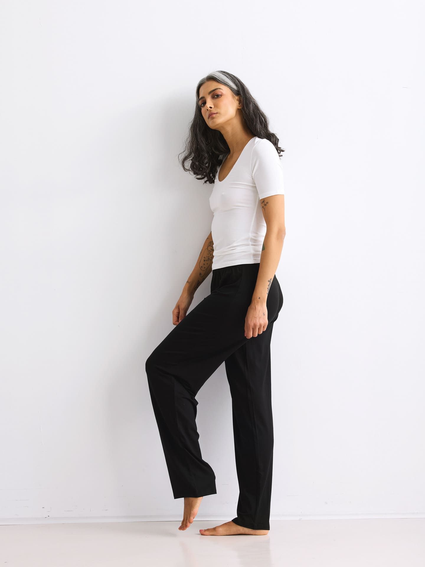 Light Touch tiefausgeschnittenes T-Shirt ecru 4