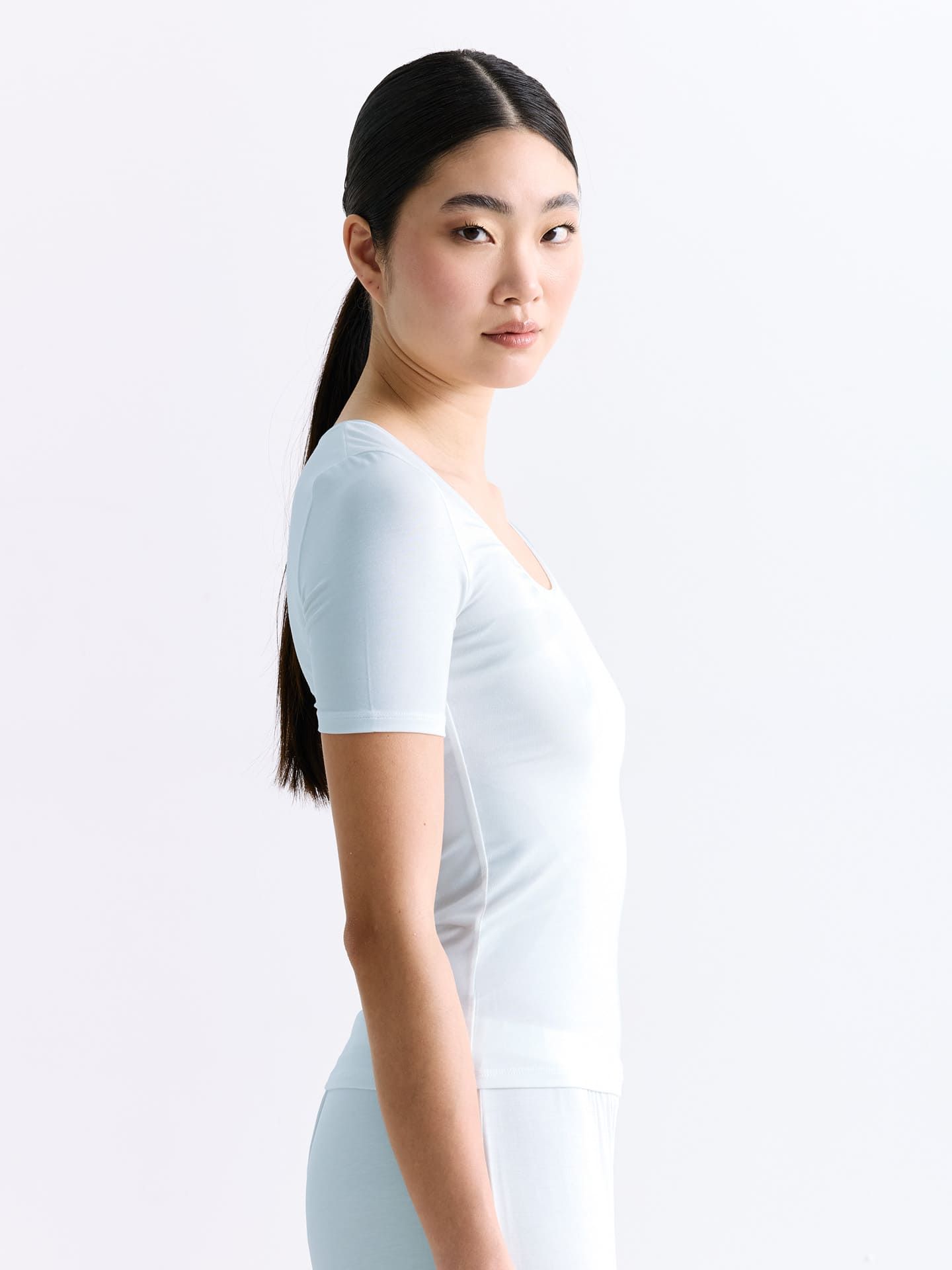 Light Touch tiefausgeschnittenes T-Shirt himmelblau 4