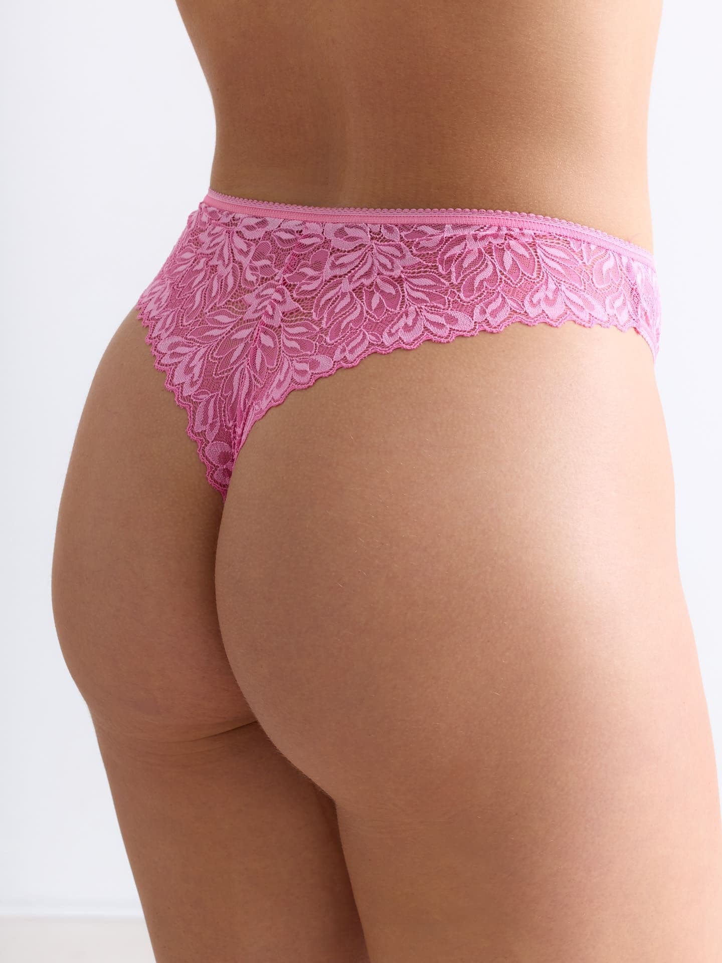 Iconic Lace High Waist Brazil String bubblegum 1
