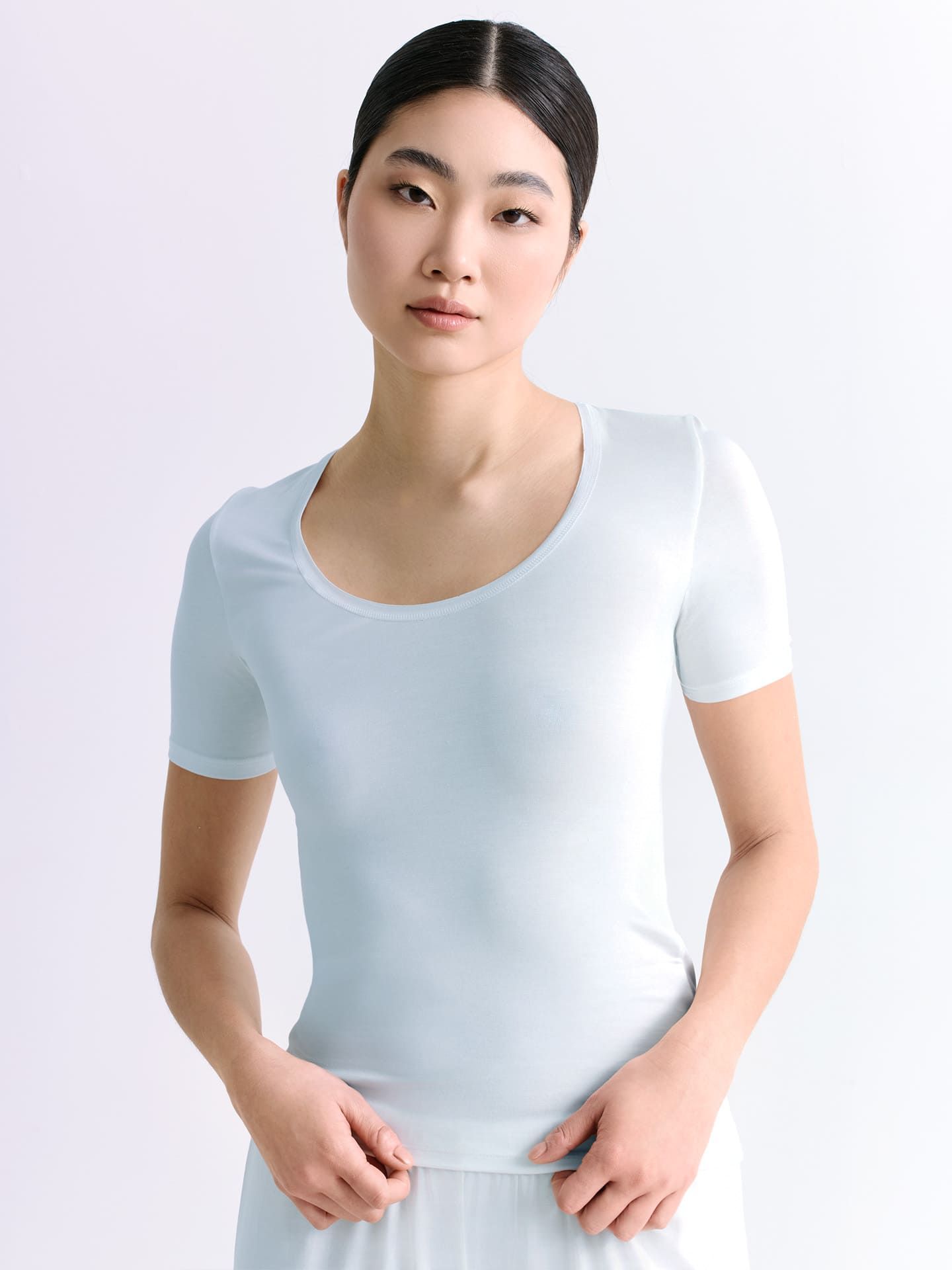 Light Touch tiefausgeschnittenes T-Shirt himmelblau 1